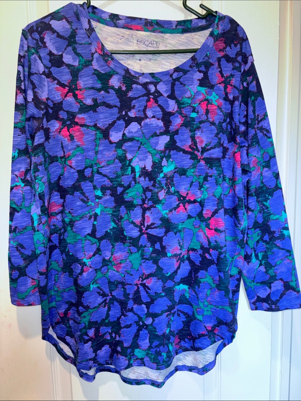 ESCAPE BRAND PURPLE GREEN BLACK PINK FLORAL DESIGN COTTON TOP OVERSIZED SMALL